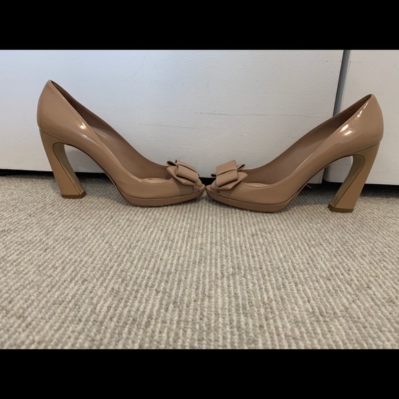 Miu Miu Patent Leather Curve Heel Open Toe Pumps - Picture 4 of 6